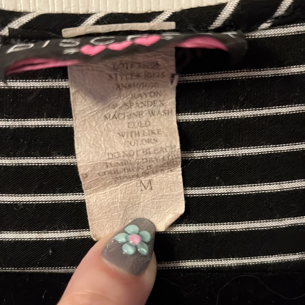 Discreet Vintage T-shirt - Picture 2 of 5